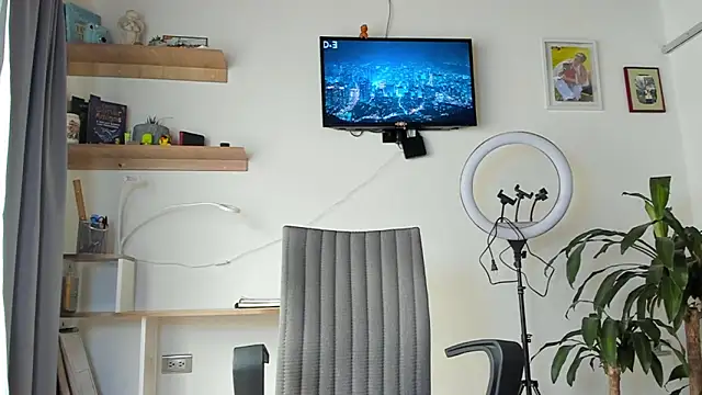 Snapshot of manucute_23_ chatting on 11/06/25, 03:13 manucute 23 online show from 11/06/25, 03:13