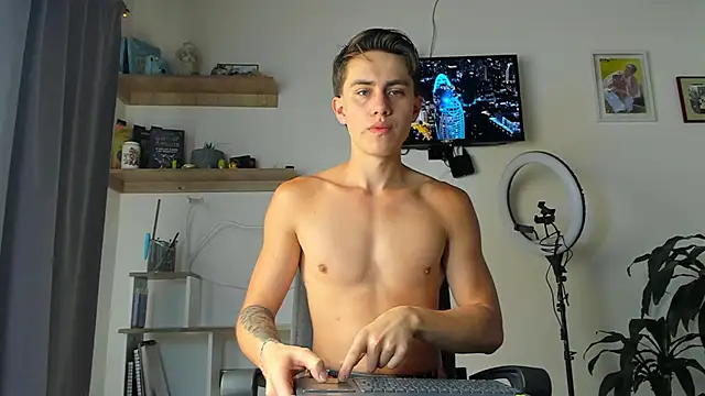 Snapshot of manucute_23_ chatting on 11/28/25, 02:31 manucute 23 online show from 11/28/25, 02:31