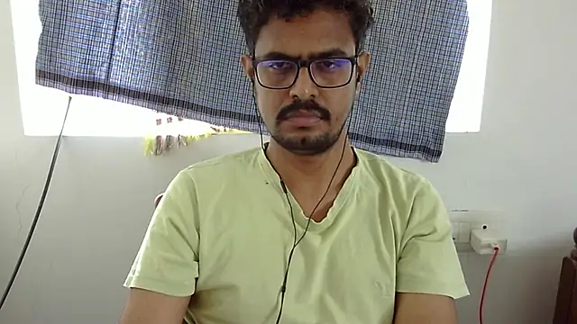 Snapshot of The_SHY_uncut chatting on 11/09/25, 06:23 The SHY uncut online show from 11/09/25, 06:23