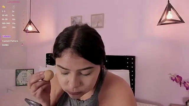 Oriana Guzman online show from 09/19/25, 12:45