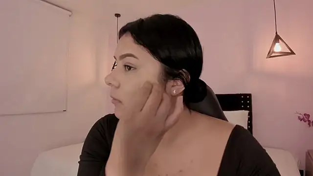 Oriana Guzman online show from 09/30/25, 12:59