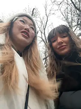 Snapshot of Aiko_Yumi chatting on 12/19/25, 12:45 Aiko Yumi online show from 12/19/25, 12:45