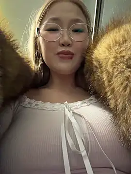 Snapshot of Aiko_Yumi chatting on 02/20/26, 05:02 Aiko Yumi online show from 02/20/26, 05:02