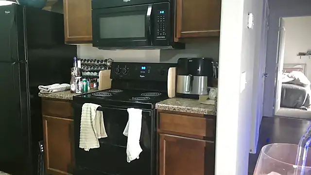 Snapshot of NatalieKneals chatting on 02/13/25, 04:11 NatalieKneals online show from 02/13/25, 04:11