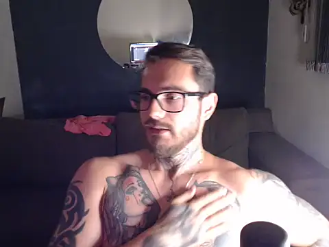 Snapshot of clark_r chatting on 09/23/25, 10:57 clark r online show from 09/23/25, 10:57