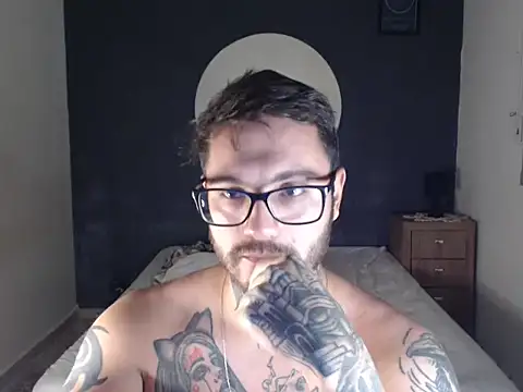 Snapshot of clark_r chatting on 11/17/25, 12:27 clark r online show from 11/17/25, 12:27