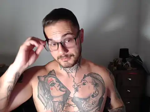 Snapshot of clark_r chatting on 02/06/26, 12:37 clark r online show from 02/06/26, 12:37