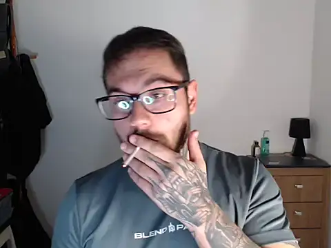 Snapshot of clark_r chatting on 03/04/26, 01:00 clark r online show from 03/04/26, 01:00