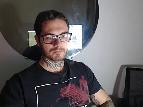 Snapshot of clark_r chatting on 04/02/26, 12:08 clark r online show from 04/02/26, 12:08