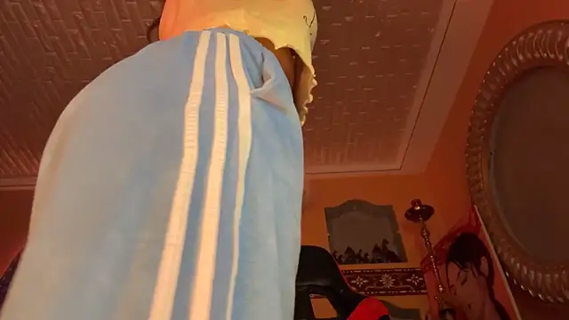 Snapshot of ORLA86 chatting on 02/27/25, 06:20 ORLA86 online show from 02/27/25, 06:20