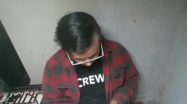 Snapshot of AlanDickson chatting on 12/08/24, 09:35 AlanDickson online show from 12/08/24, 09:35