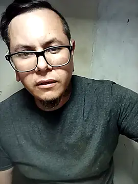 Snapshot of AlanDickson chatting on 02/19/25, 03:06 AlanDickson online show from 02/19/25, 03:06