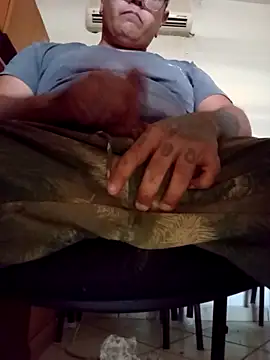 Snapshot of AlanDickson chatting on 09/15/25, 09:04 AlanDickson online show from 09/15/25, 09:04