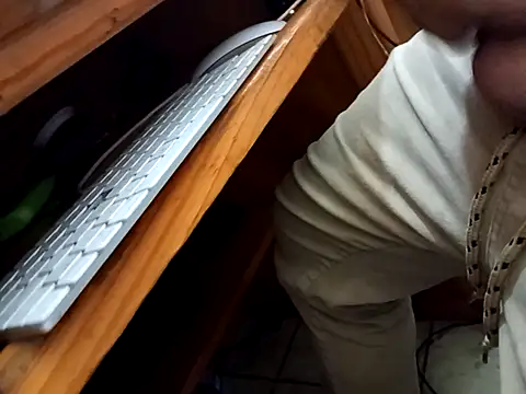 Snapshot of AlanDickson chatting on 11/03/25, 02:29 AlanDickson online show from 11/03/25, 02:29