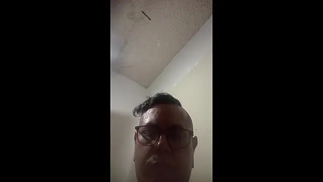 Snapshot of AlanDickson chatting on 11/24/25, 08:58 AlanDickson online show from 11/24/25, 08:58