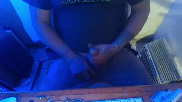 Snapshot of AlanDickson chatting on 01/19/26, 05:44 AlanDickson online show from 01/19/26, 05:44