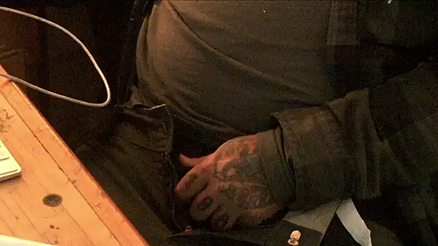 Snapshot of AlanDickson chatting on 02/17/26, 05:04 AlanDickson online show from 02/17/26, 05:04