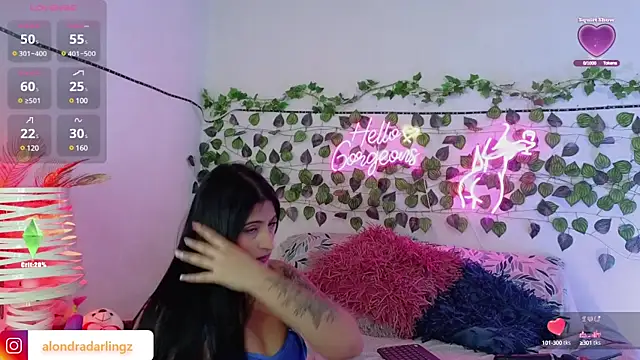 Snapshot of alondra_darling chatting on 03/02/25, 09:01 alondra darling online show from 03/02/25, 09:01