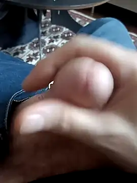 Snapshot of massive_cum chatting on 02/19/26, 08:38 massive cum online show from 02/19/26, 08:38