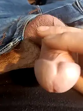 Snapshot of massive_cum chatting on 03/13/26, 04:35 massive cum online show from 03/13/26, 04:35