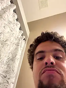 Snapshot of bigitaliandic chatting on 12/04/24, 10:19 bigitaliandic online show from 12/04/24, 10:19