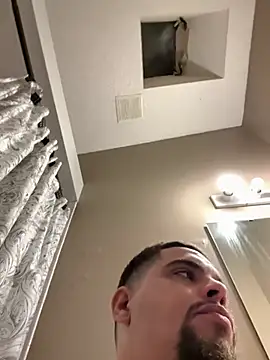 Snapshot of bigitaliandic chatting on 12/25/24, 01:42 bigitaliandic online show from 12/25/24, 01:42