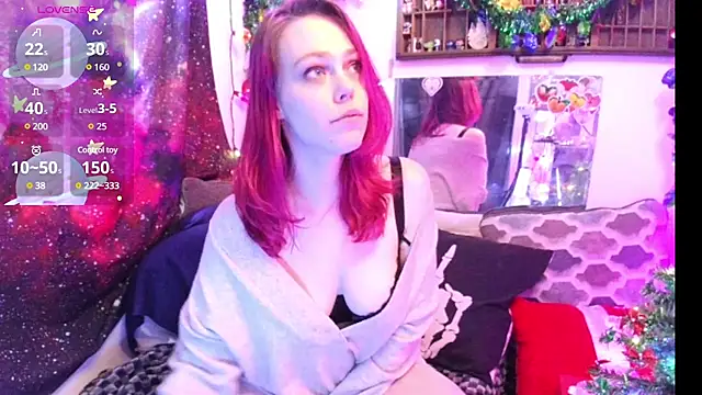 Snapshot of EverlyEster chatting on 12/15/24, 11:23 EverlyEster online show from 12/15/24, 11:23