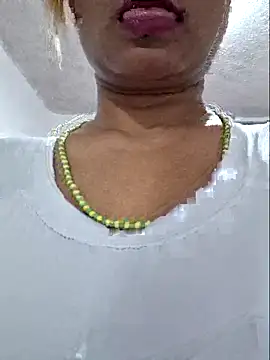Snapshot of gatadeojosclaros chatting on 10/19/25, 02:45 gatadeojosclaros online show from 10/19/25, 02:45