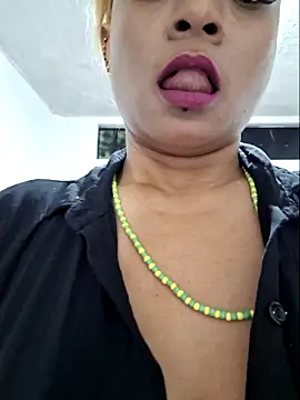 Snapshot of gatadeojosclaros chatting on 11/02/25, 08:00 gatadeojosclaros online show from 11/02/25, 08:00