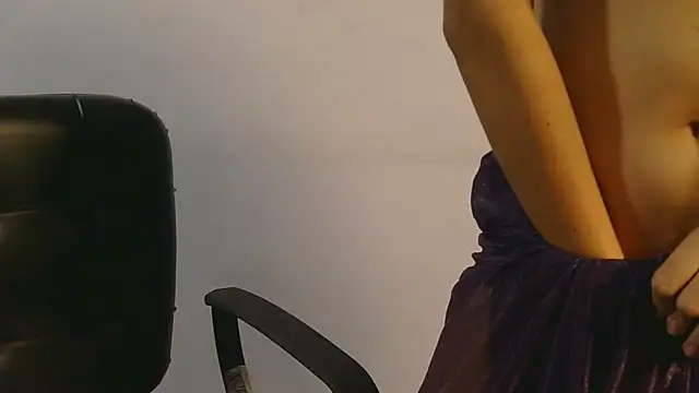 Snapshot of sexy_twisha chatting on 03/18/25, 03:20 sexy twisha online show from 03/18/25, 03:20