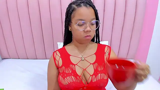 Snapshot of ISABELLA_020 chatting on 02/19/25, 12:22 ISABELLA 020 online show from 02/19/25, 12:22
