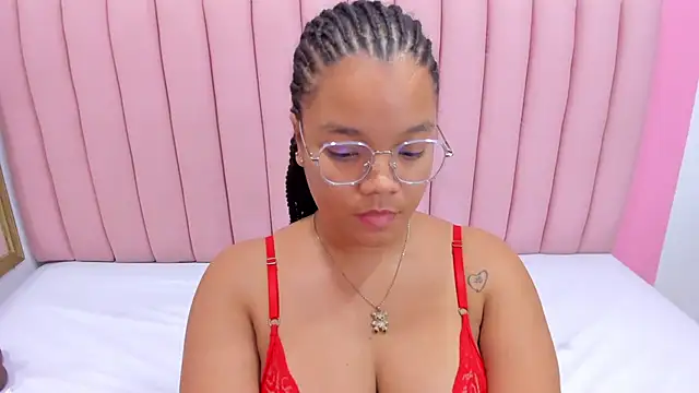 Snapshot of ISABELLA_020 chatting on 03/20/25, 03:04 ISABELLA 020 online show from 03/20/25, 03:04