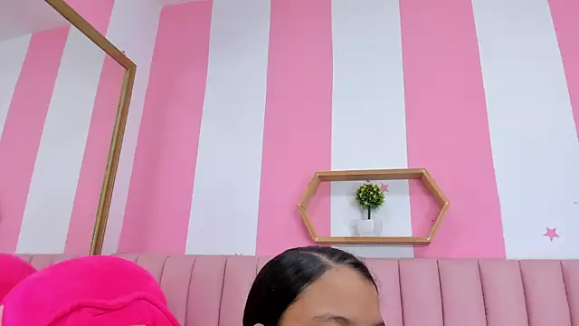 ISABELLA 020 online show from 12/03/25, 12:47