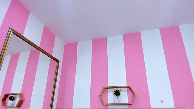 ISABELLA 020 online show from 12/15/25, 12:42