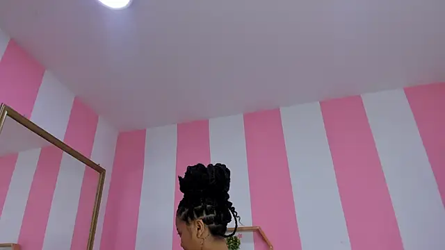 ISABELLA 020 online show from 05/30/26, 12:35