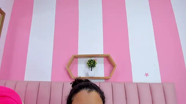 ISABELLA 020 online show from 06/13/26, 12:25