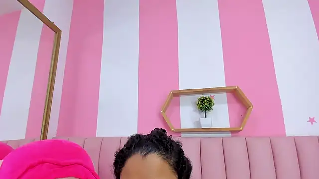 ISABELLA 020 online show from 06/18/26, 12:20