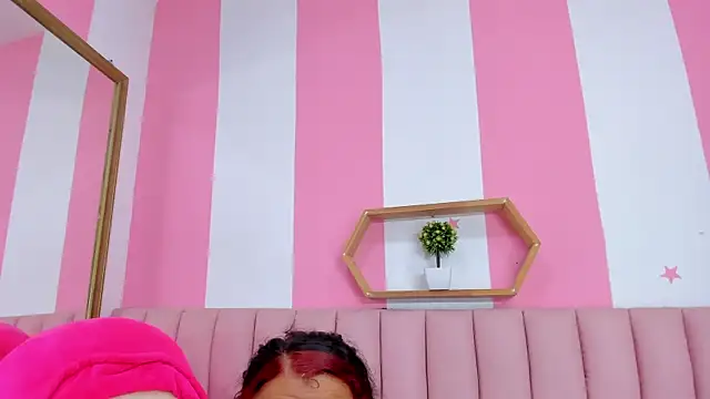 ISABELLA 020 online show from 06/25/26, 12:31