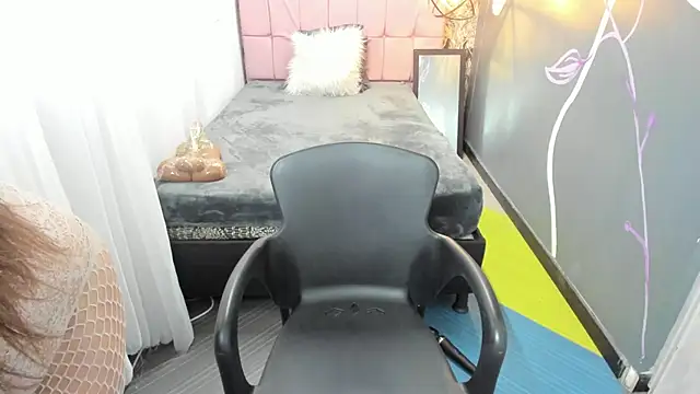 Snapshot of EmmaaEvans_ chatting on 01/27/25, 02:57 EmmaaEvans online show from 01/27/25, 02:57