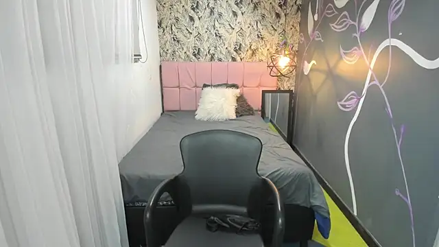 Snapshot of EmmaaEvans_ chatting on 01/31/25, 11:56 EmmaaEvans online show from 01/31/25, 11:56