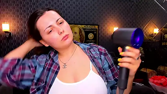 Snapshot of _extraterrestrial_ chatting on 10/17/25, 07:27 extraterrestrial online show from 10/17/25, 07:27