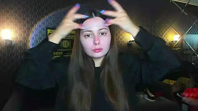 Snapshot of _extraterrestrial_ chatting on 11/24/25, 05:45 extraterrestrial online show from 11/24/25, 05:45