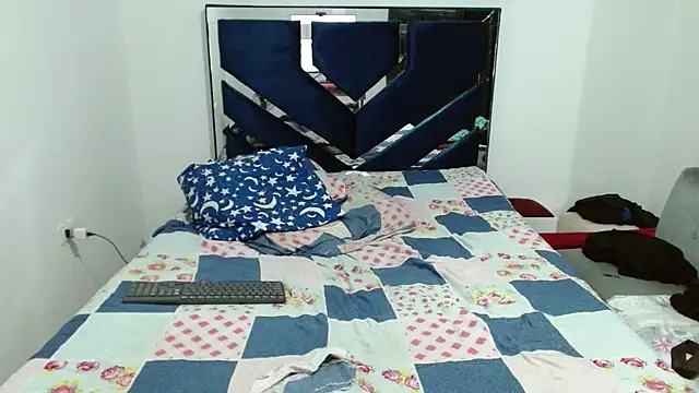 MiguelAngelxl online show from 10/16/25, 04:24