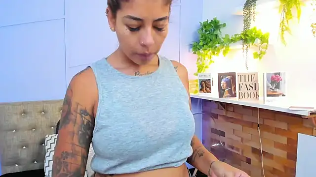 Snapshot of Georgina-coule chatting on 12/10/24, 12:05 Georgina-coule online show from 12/10/24, 12:05