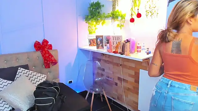 Snapshot of Georgina-coule chatting on 12/11/24, 12:12 Georgina-coule online show from 12/11/24, 12:12