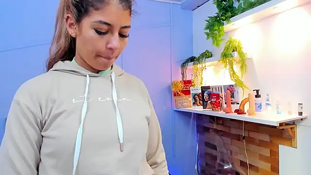 Snapshot of Georgina-coule chatting on 12/27/24, 12:12 Georgina-coule online show from 12/27/24, 12:12