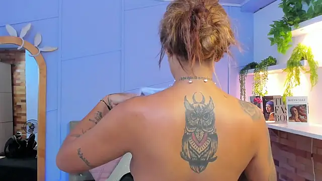 Snapshot of Georgina-coule chatting on 01/07/25, 12:20 Georgina-coule online show from 01/07/25, 12:20