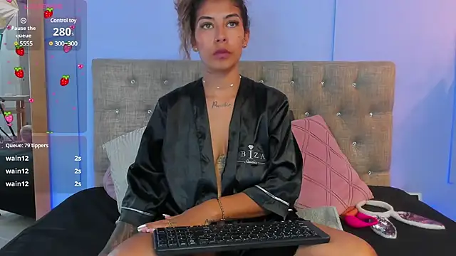 Snapshot of Georgina-coule chatting on 01/07/25, 06:24 Georgina-coule online show from 01/07/25, 06:24