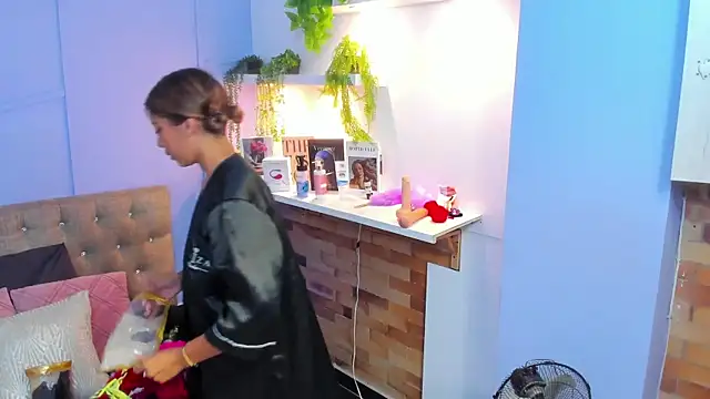 Snapshot of Georgina-coule chatting on 01/09/25, 06:15 Georgina-coule online show from 01/09/25, 06:15