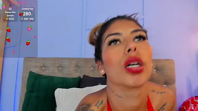 Snapshot of Georgina-coule chatting on 02/17/25, 06:26 Georgina-coule online show from 02/17/25, 06:26